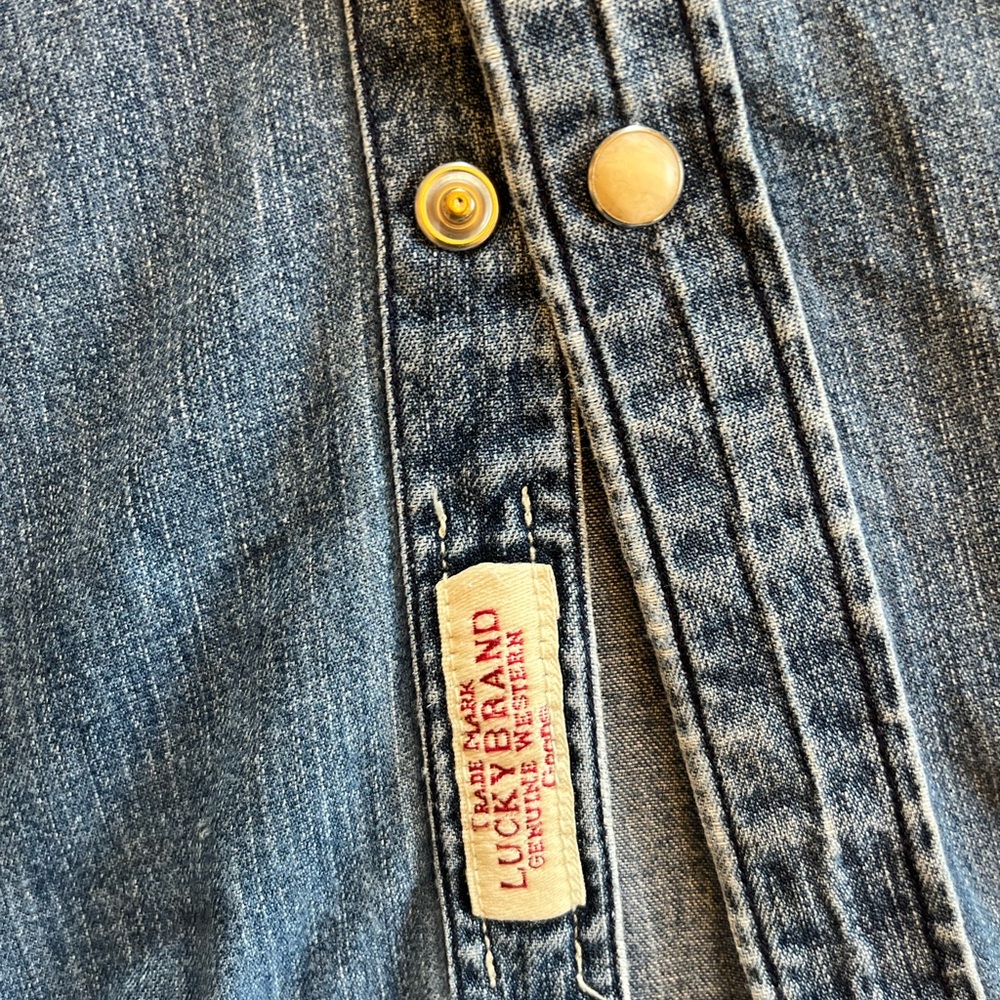 Lucky Brand Men’s Classic Fit Denim Shirt L/S Collared Shirt Size Medium - Picture 6 of 10